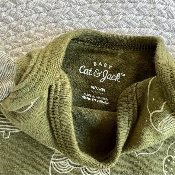 Cat & Jack Romper & handkerchief bib - Picture 5 of 5